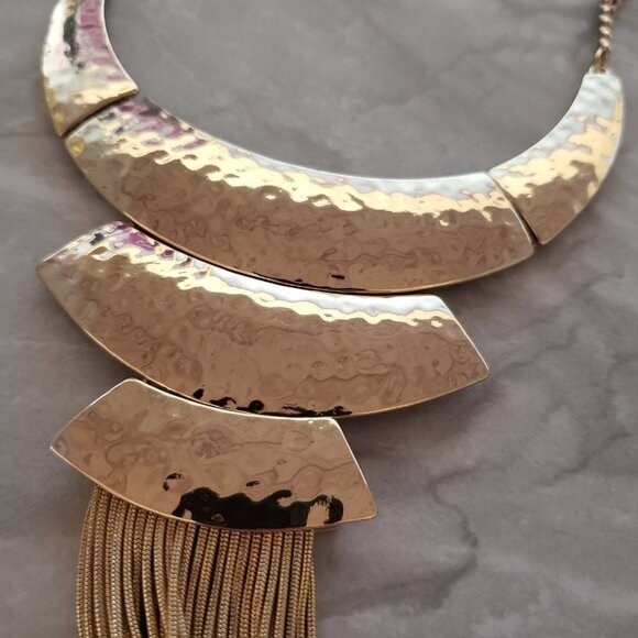 💖 White House Black Market Hammered Gold Tiered Snake Chain Tassel Necklace 💖 - Picture 4 of 16